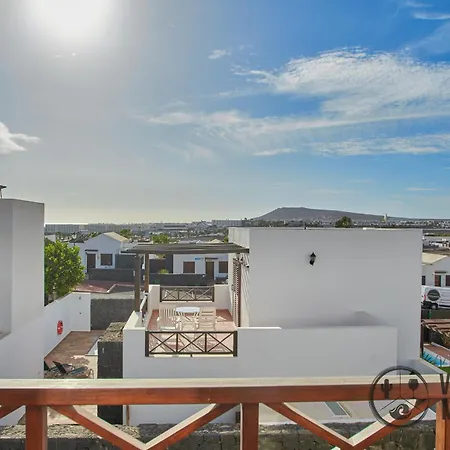 Mauruuru - 10 Minutes Walking To Marina Rubicon, Heated Pool, Bbq & Office Space With Desk And High Speed Internet Villa *
