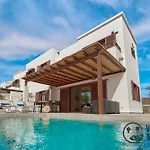 Mauruuru - 10 Minutes Walking To Marina Rubicon, Heated Pool, Bbq & Office Space With Desk And High Speed Internet *
